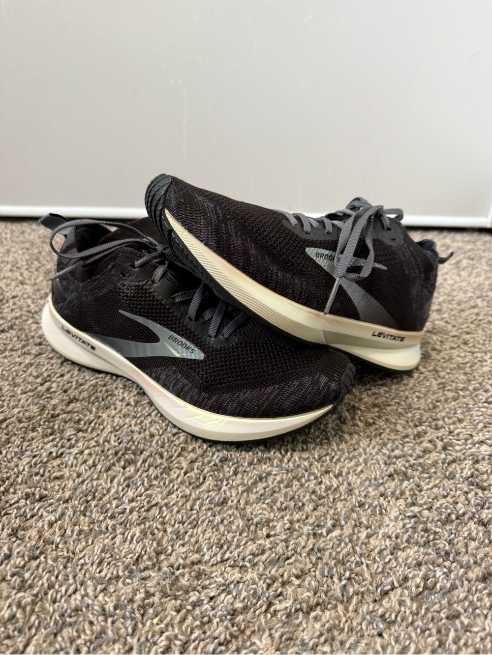 Brooks Levitate 4 Women's Running Shoes - Black/Cream